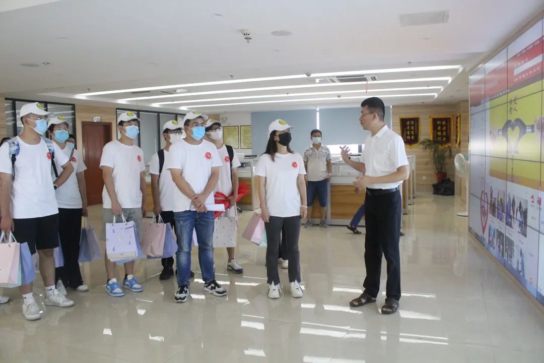 163D8